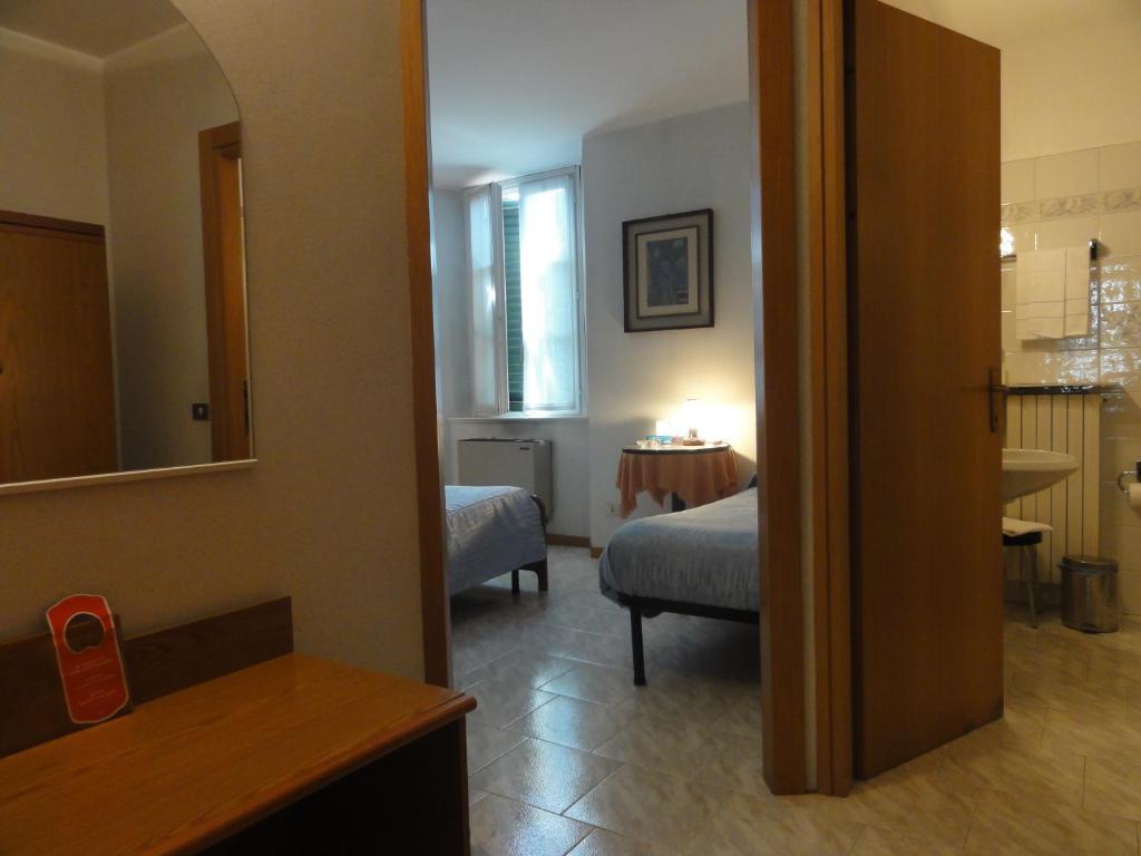 Albergo Ristorante Grigna Mandello del Lario Habitación foto